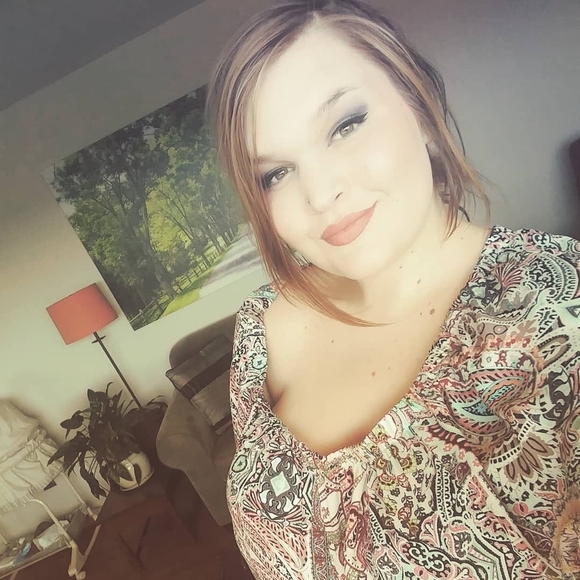 Meet your Posher, Deborah - Picture 1 of 1